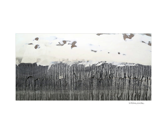 Œuvre d’art photographique d’une coque de bateau grise et blanche de Julien Livernois, la mémoire et la mer